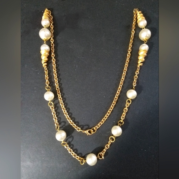 Elegant Faux Pearl Necklace - Picture 1 of 4